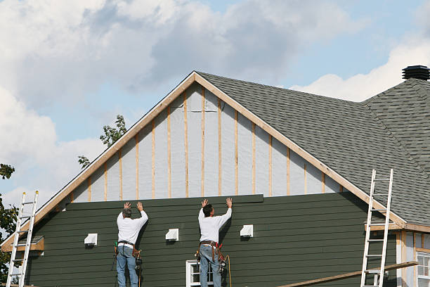 Professional Siding technician working in Purcellville, VA